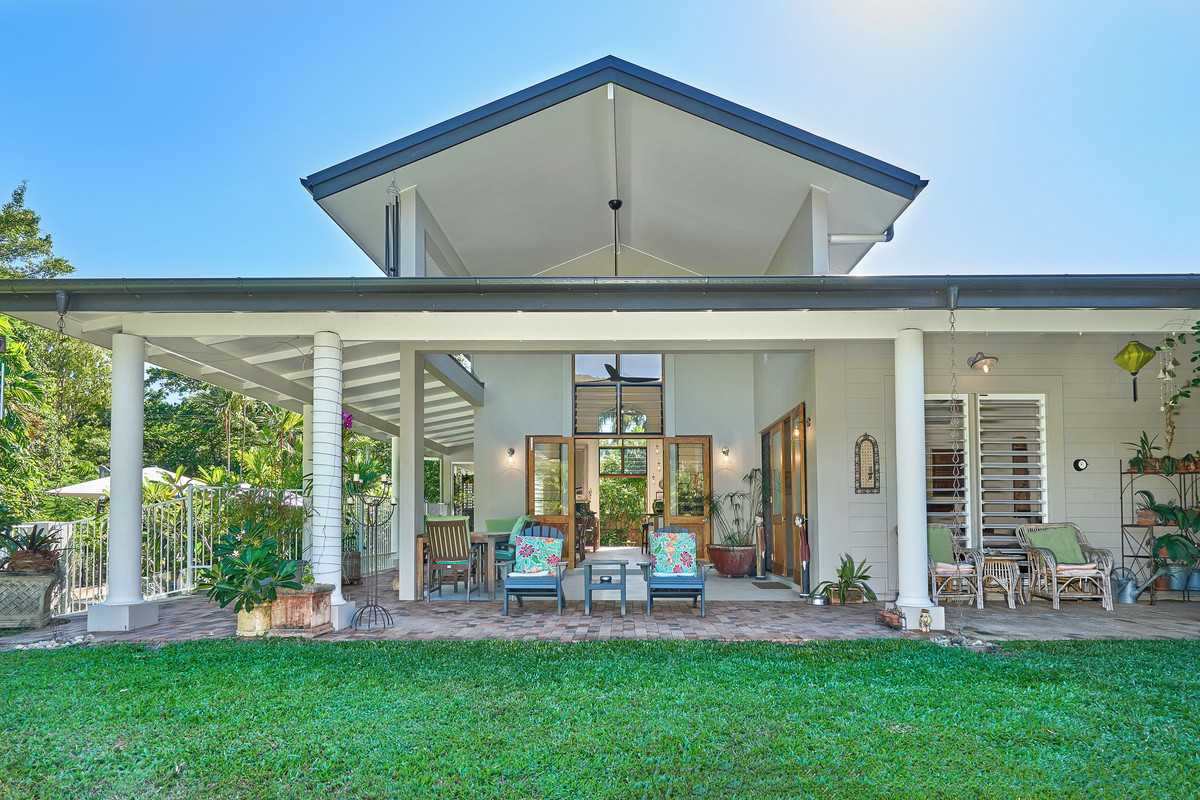 27 Nicholas Street, Clifton Beach, QLD 4879 AUS