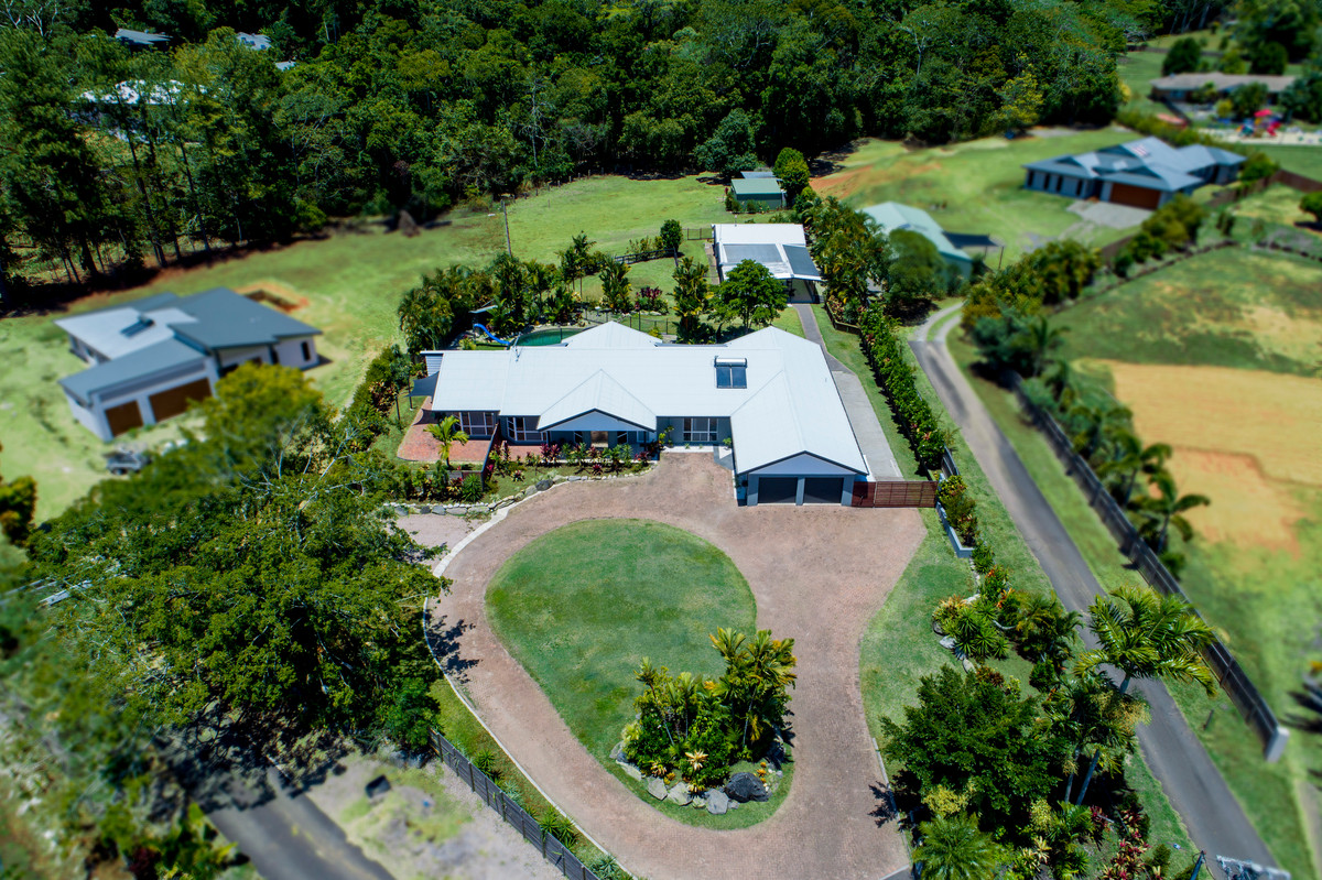 11 Hicks Close, Kewarra Beach, QLD 4879 AUS