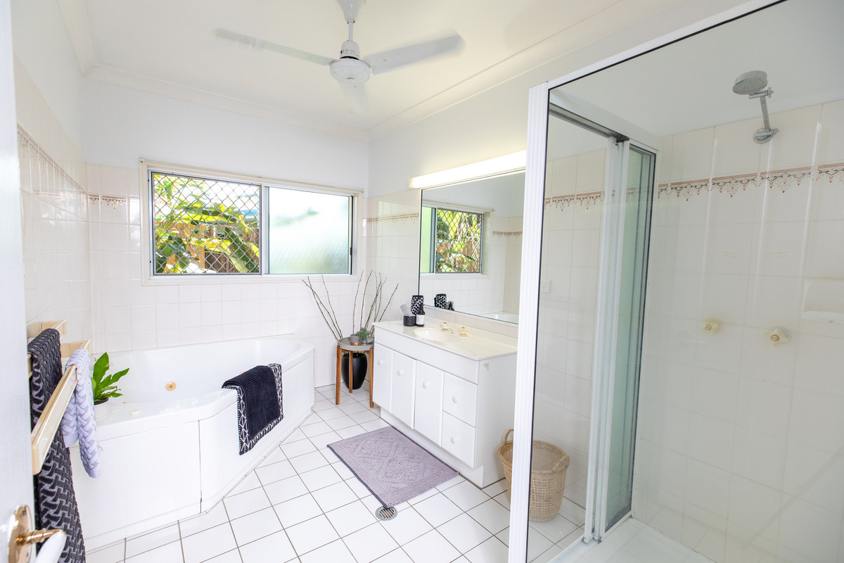 11 Coolangatta Close, Kewarra Beach, QLD 4879 AUS