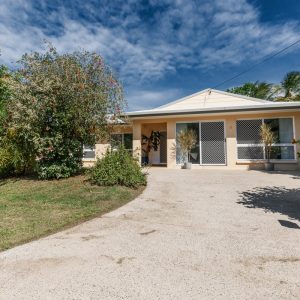 11 Coolangatta Close, Kewarra Beach, QLD 4879 AUS