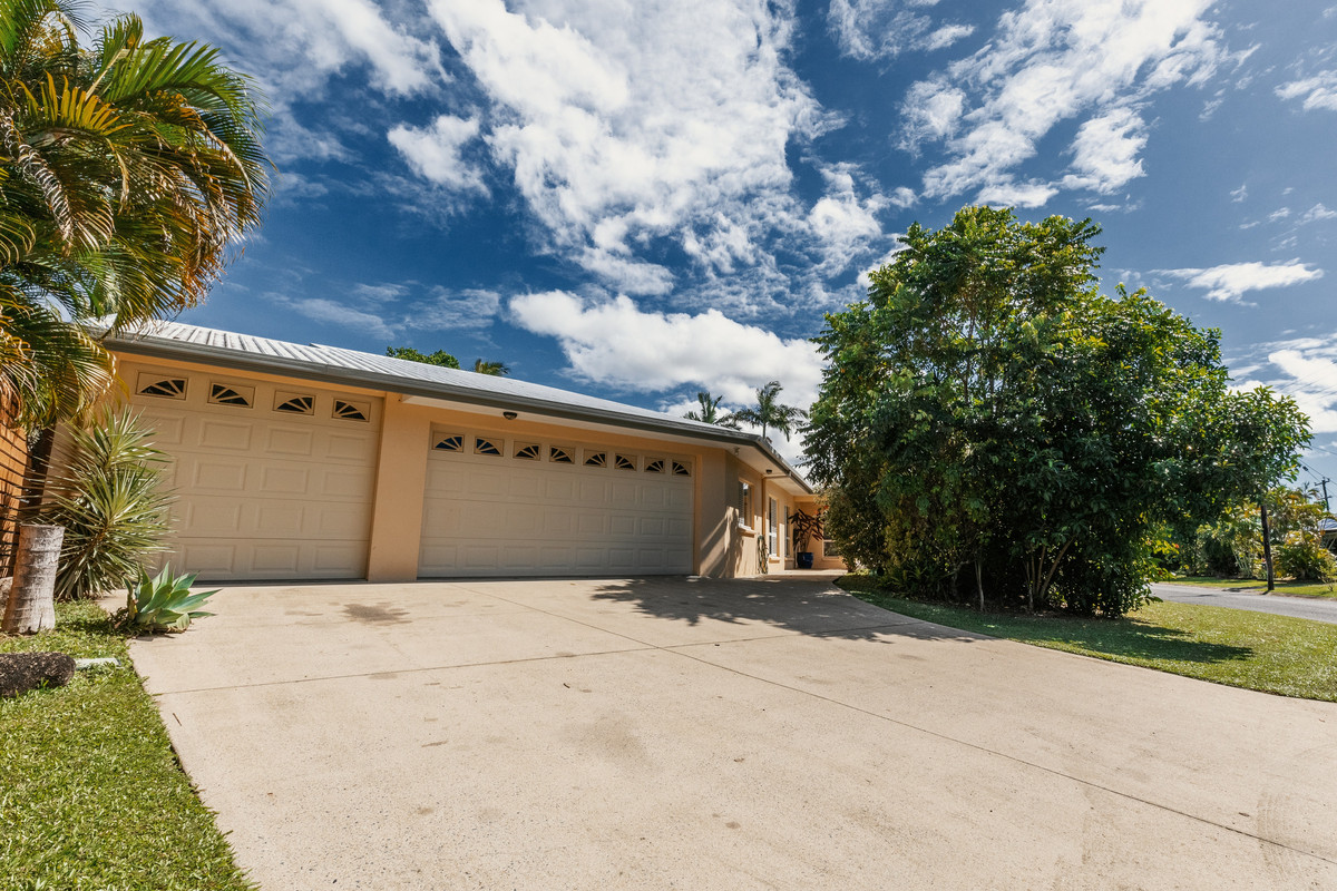 11 Coolangatta Close, Kewarra Beach, QLD 4879 AUS