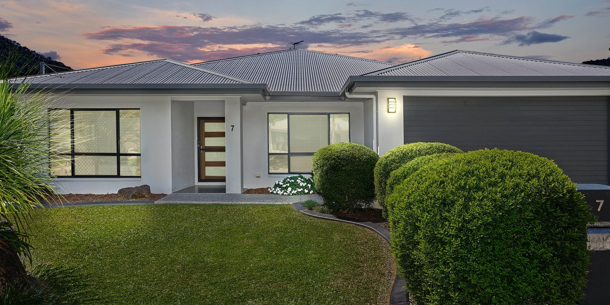 7 Bromell Close, Redlynch, QLD 4870 AUS
