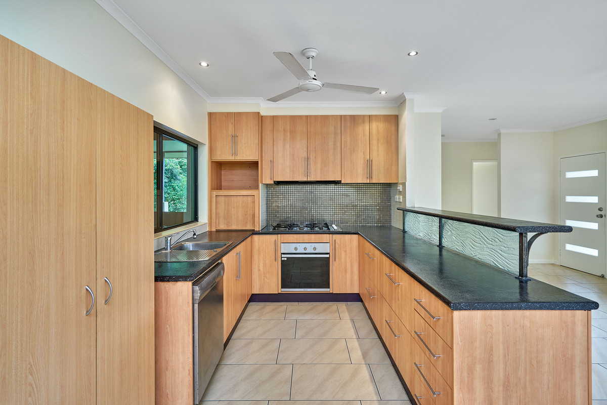 1 Noosa Close, KEWARRA BEACH, QLD 4879 AUS