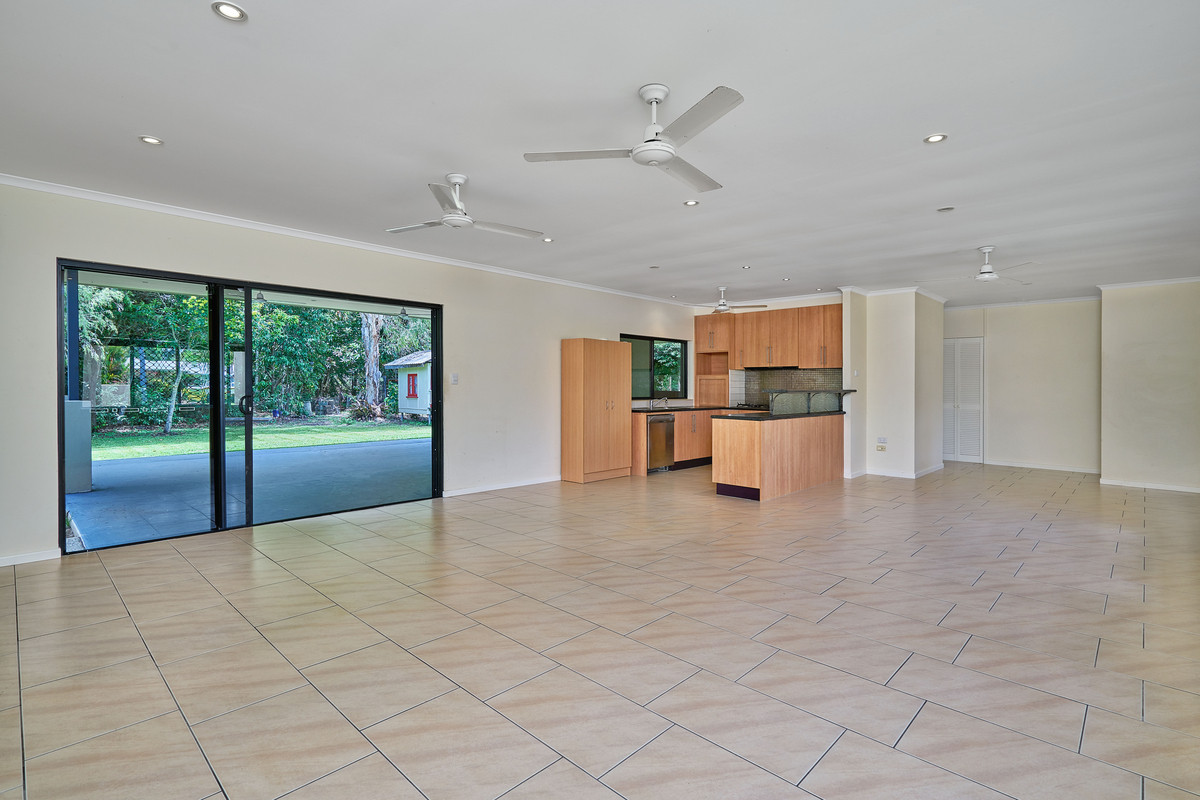 1 Noosa Close, KEWARRA BEACH, QLD 4879 AUS