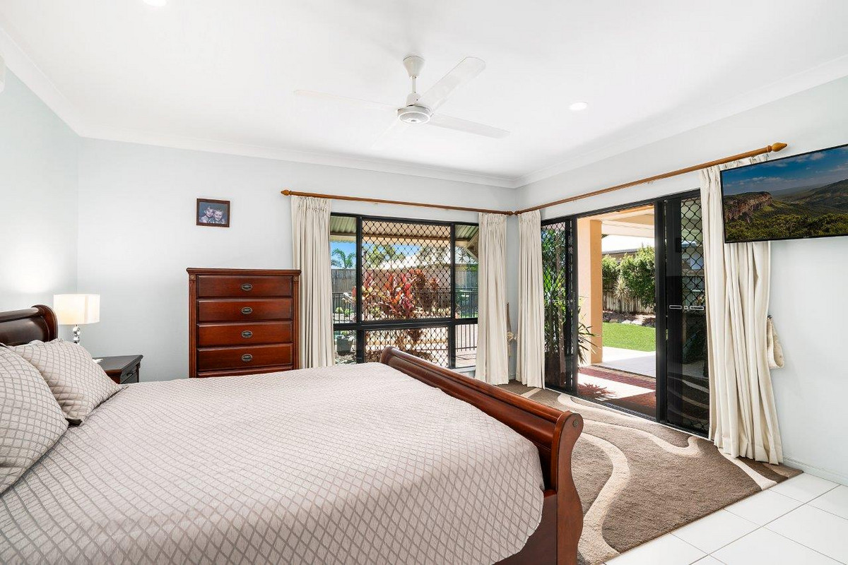 2 Bingil Close, Kewarra Beach, QLD 4879 AUS