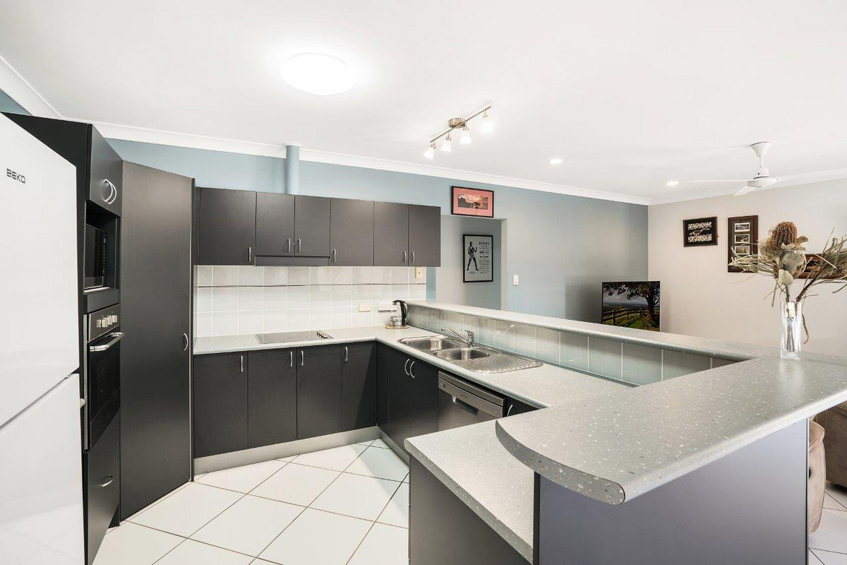 2 Bingil Close, Kewarra Beach, QLD 4879 AUS