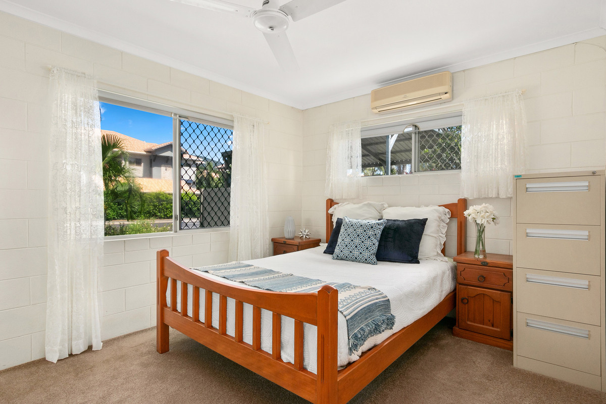 49-51 Clifton Road, Clifton Beach, QLD 4879 AUS