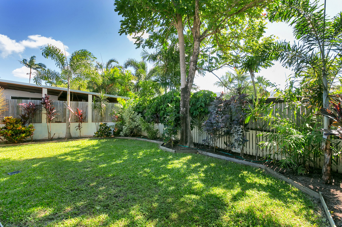 2/14 Scarborough Close, Kewarra Beach, QLD 4879 AUS