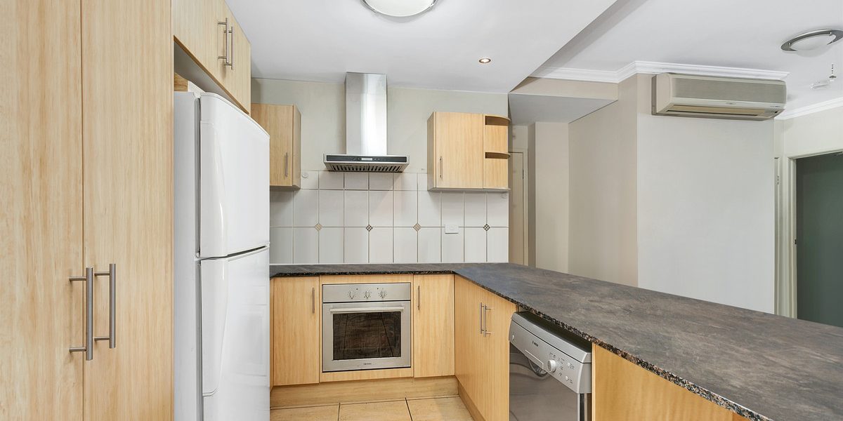 2/16-18 Smith Street, Cairns North, QLD 4870 AUS