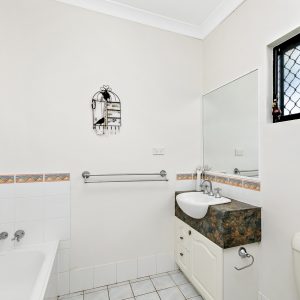 40 West Parkridge Drive, Brinsmead, QLD 4870 AUS