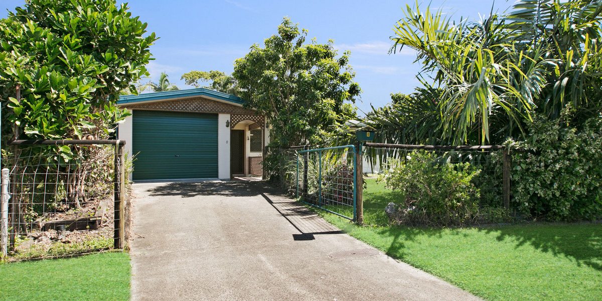 8 Greenfield Close, Mooroobool, QLD 4870 AUS