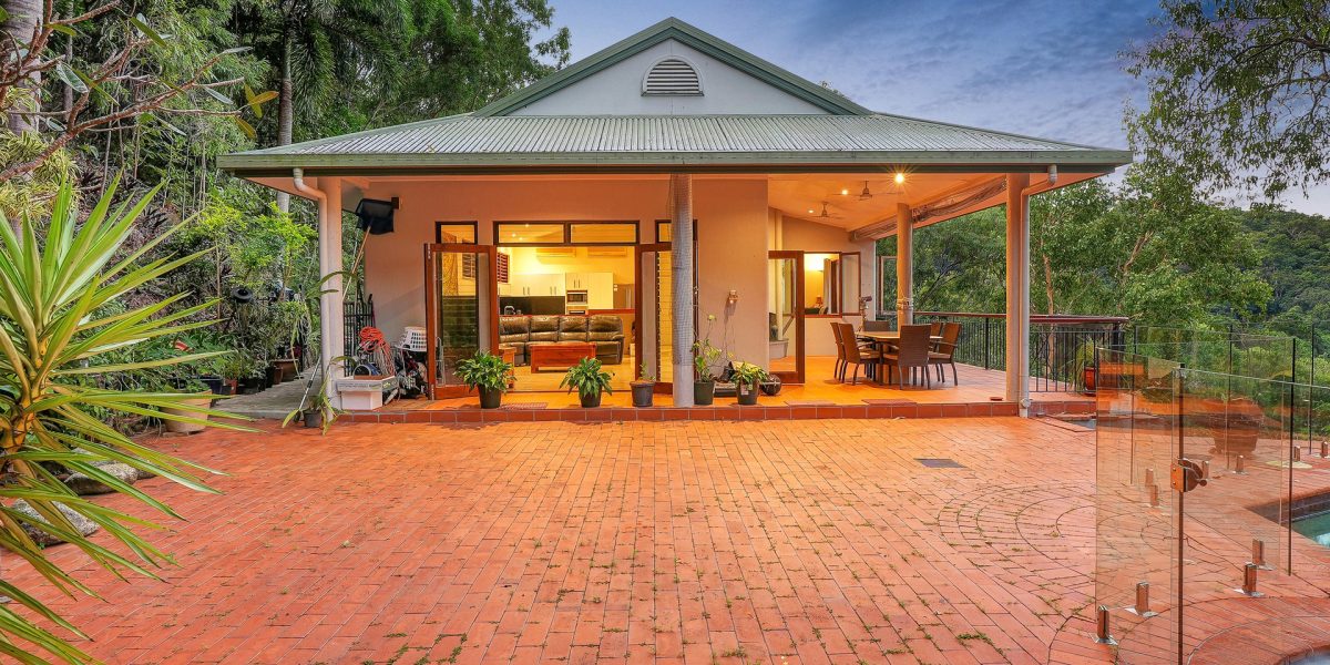 17-19 Lark Close, Clifton Beach, QLD 4879 AUS