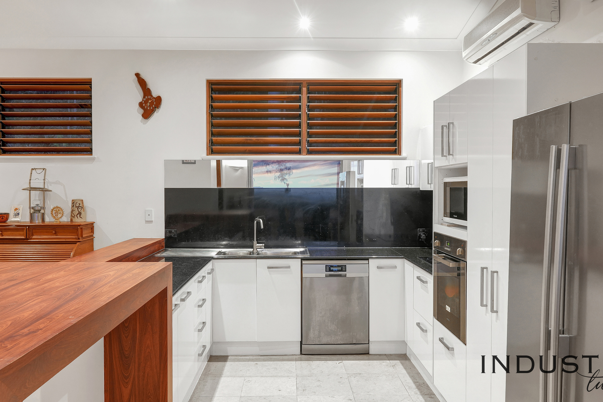 17-19 Lark Close, Clifton Beach, QLD 4879 AUS