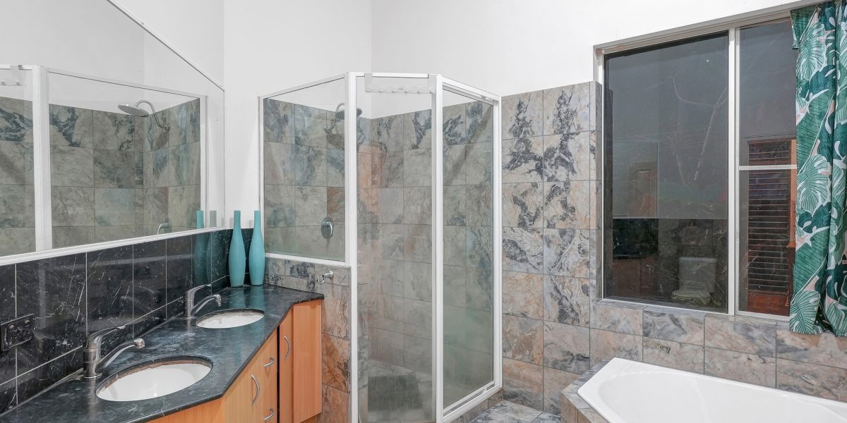 17-19 Lark Close, Clifton Beach, QLD 4879 AUS
