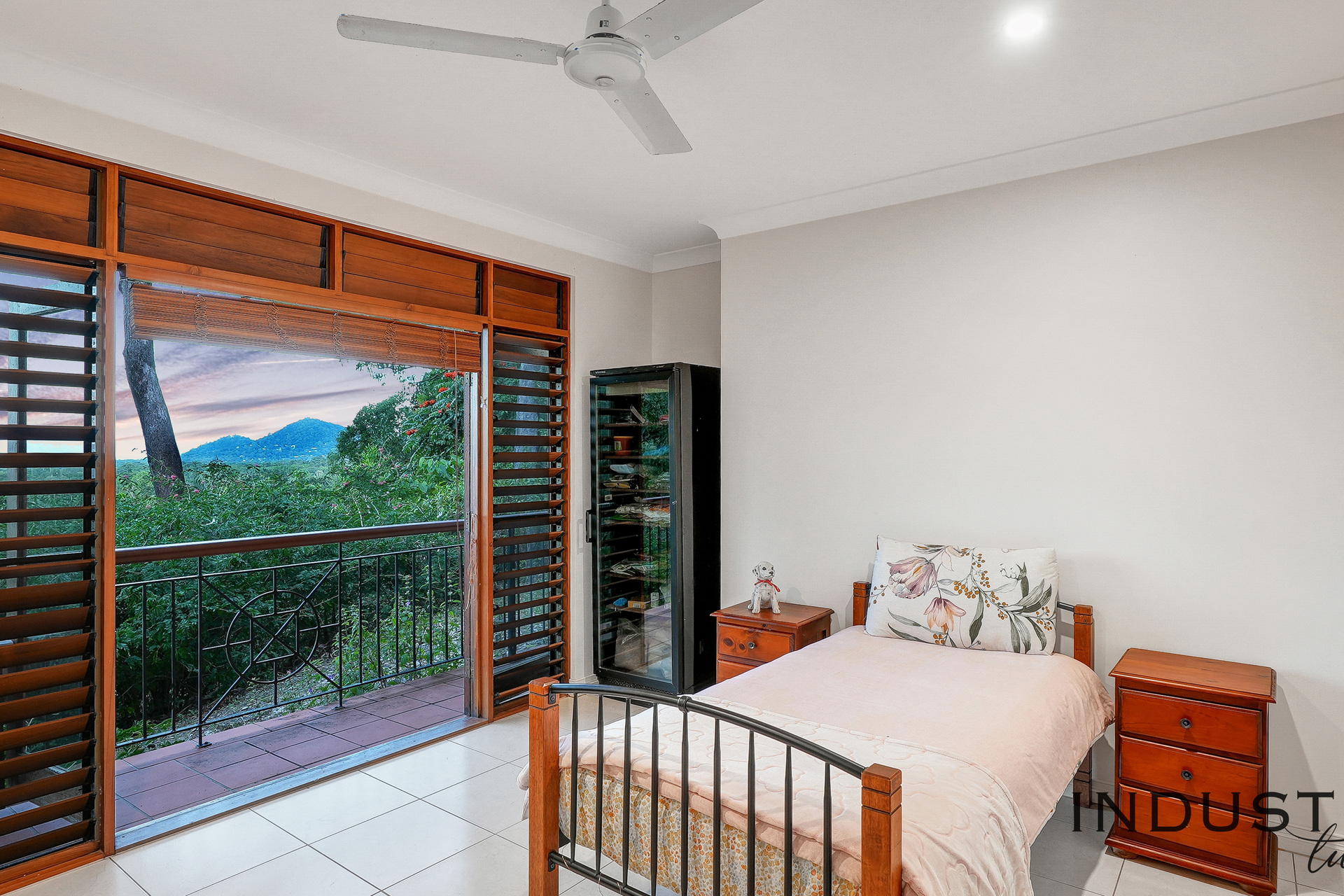 17-19 Lark Close, Clifton Beach, QLD 4879 AUS