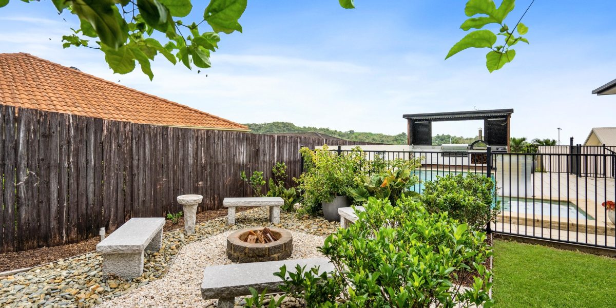 4 Trumpeter Street, Kanimbla, QLD 4870 AUS