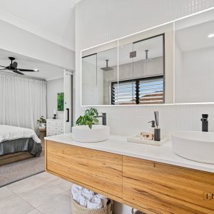4 Trumpeter Street, Kanimbla, QLD 4870 AUS