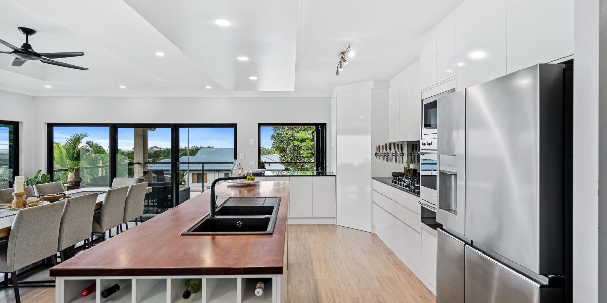 4 Trumpeter Street, Kanimbla, QLD 4870 AUS