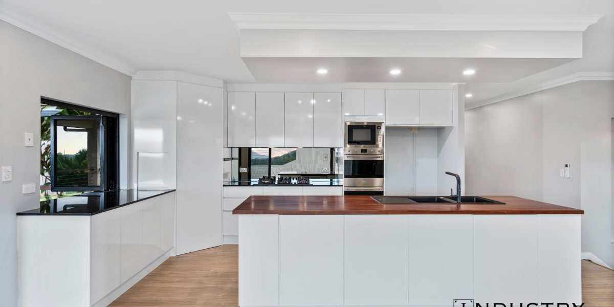 4 Trumpeter Street, Kanimbla, QLD 4870 AUS