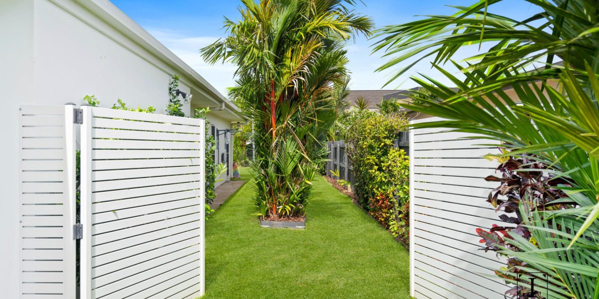 4 Lagoon Drive, Trinity Beach, QLD 4879 AUS