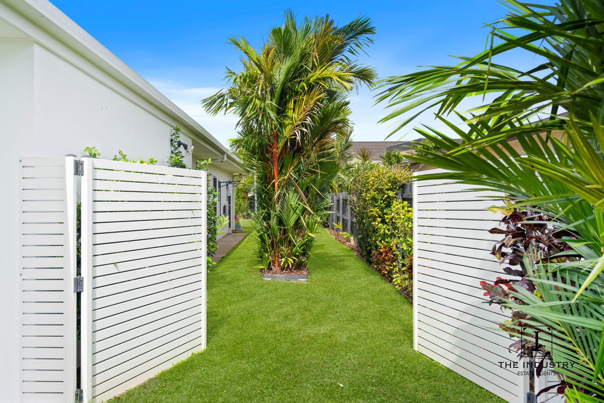 4 Lagoon Drive, Trinity Beach, QLD 4879 AUS