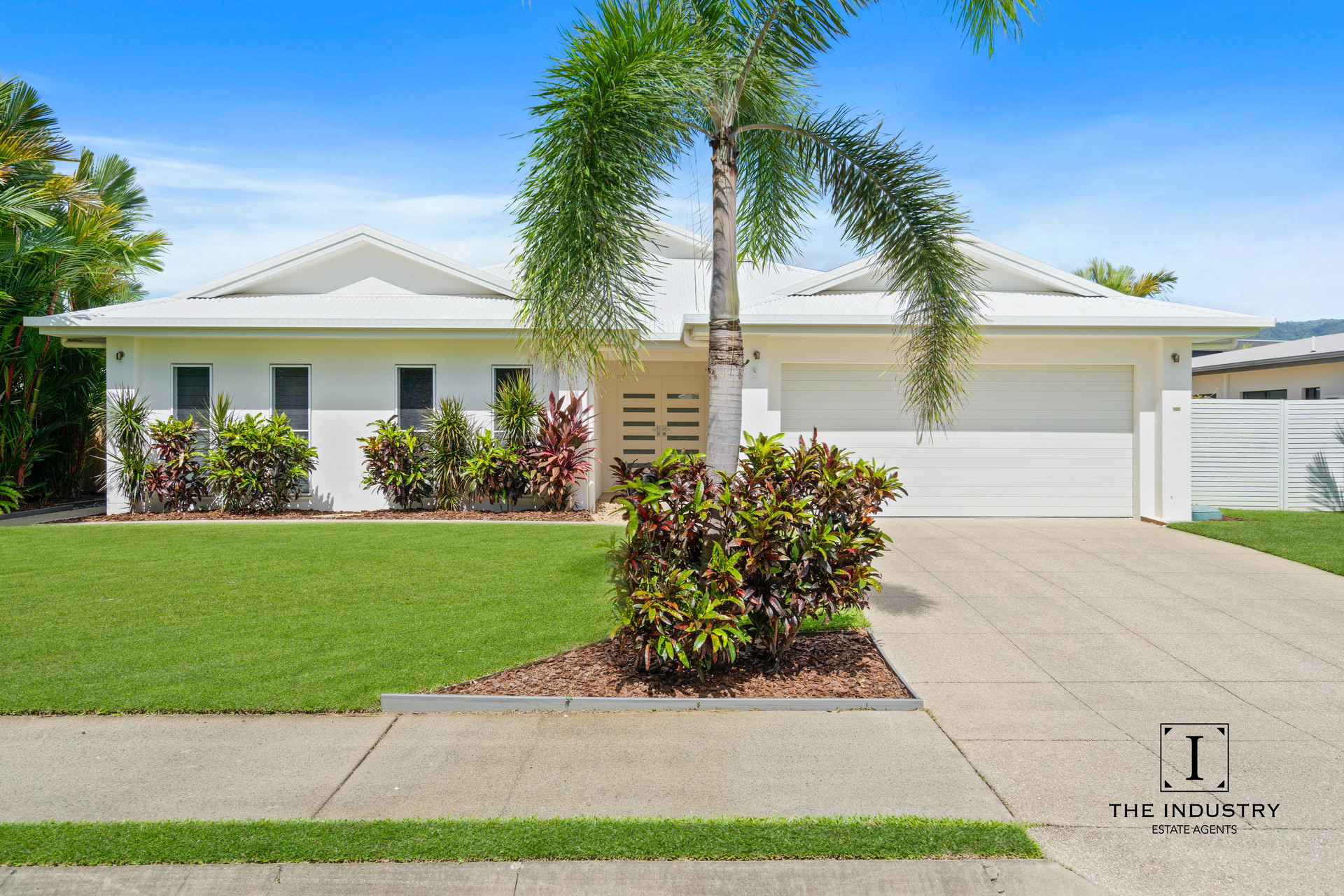 4 Lagoon Drive, Trinity Beach, QLD 4879 AUS