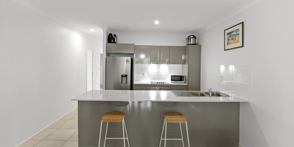 2/11 Tyson Place, Redlynch, QLD 4870 AUS
