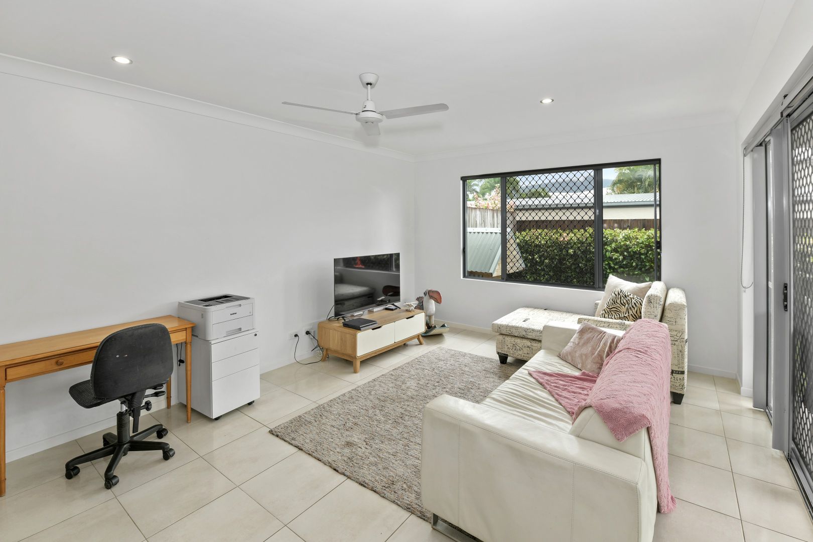 2/11 Tyson Place, Redlynch, QLD 4870 AUS