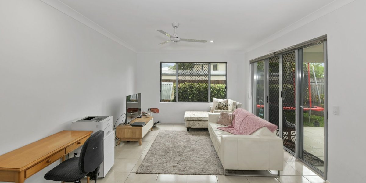 2/11 Tyson Place, Redlynch, QLD 4870 AUS