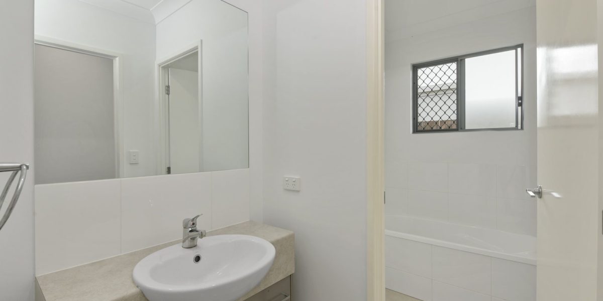 2/11 Tyson Place, Redlynch, QLD 4870 AUS