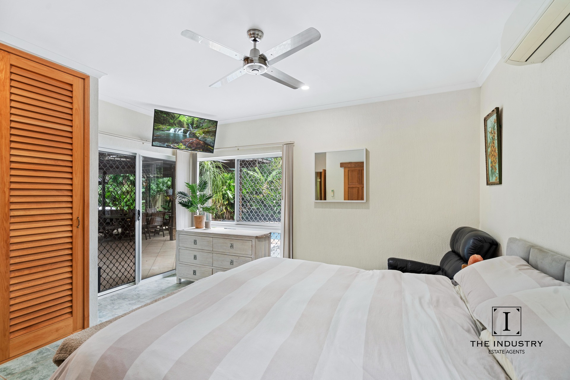 10 Hope Street, Clifton Beach, QLD 4879 AUS