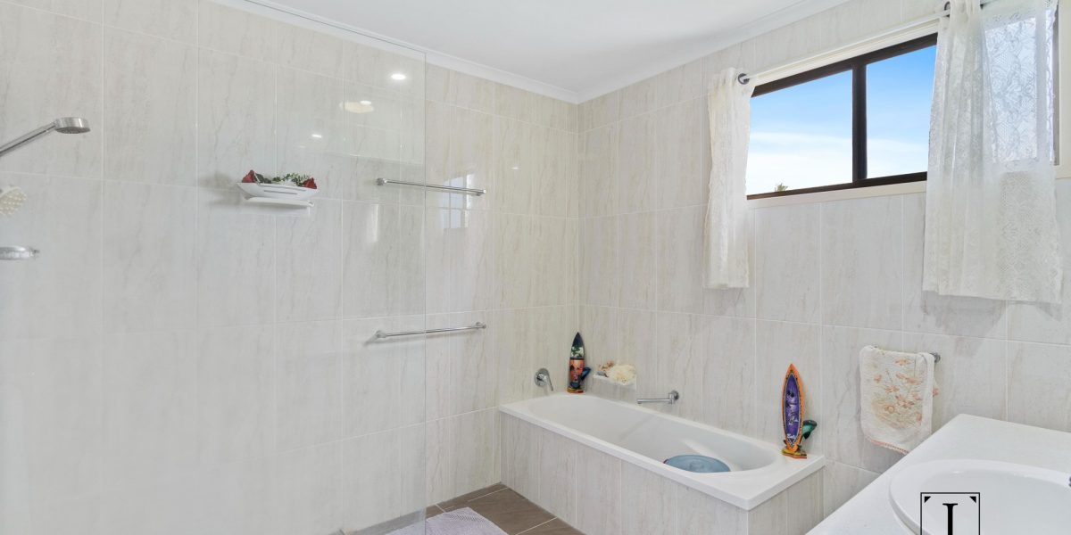 6 Marian Close, Smithfield, QLD 4878 AUS