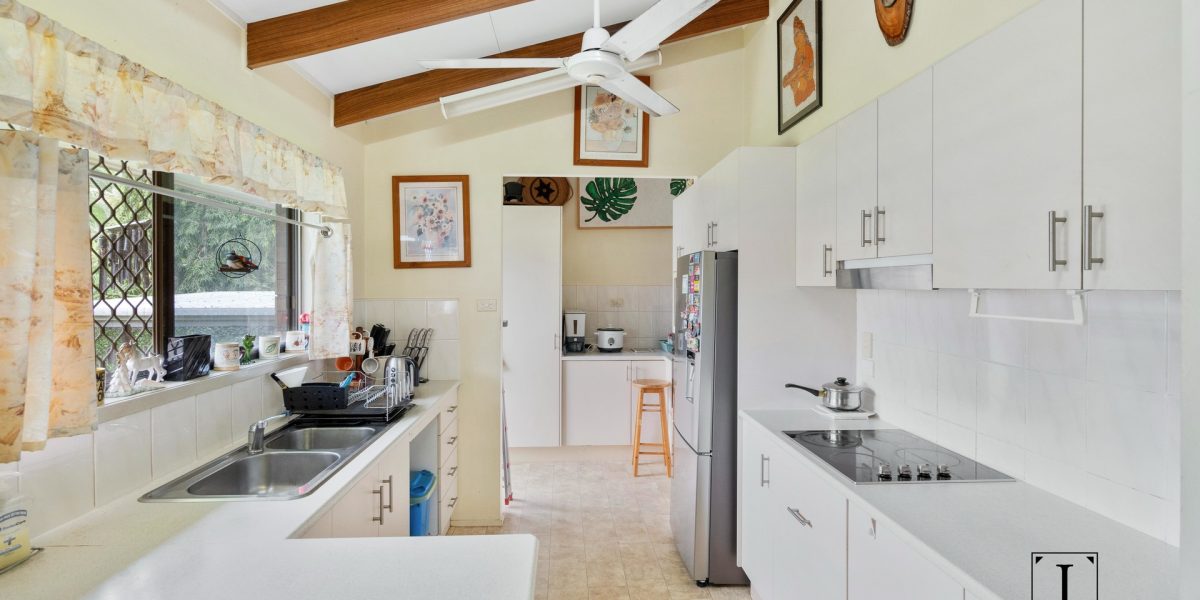 6 Marian Close, Smithfield, QLD 4878 AUS