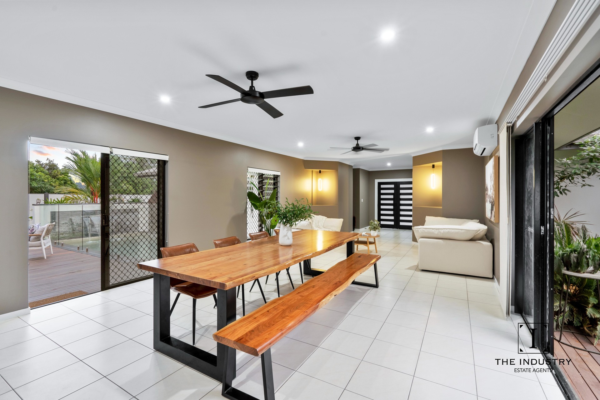 43 Tyrconnell Crescent, Redlynch, QLD 4870 AUS