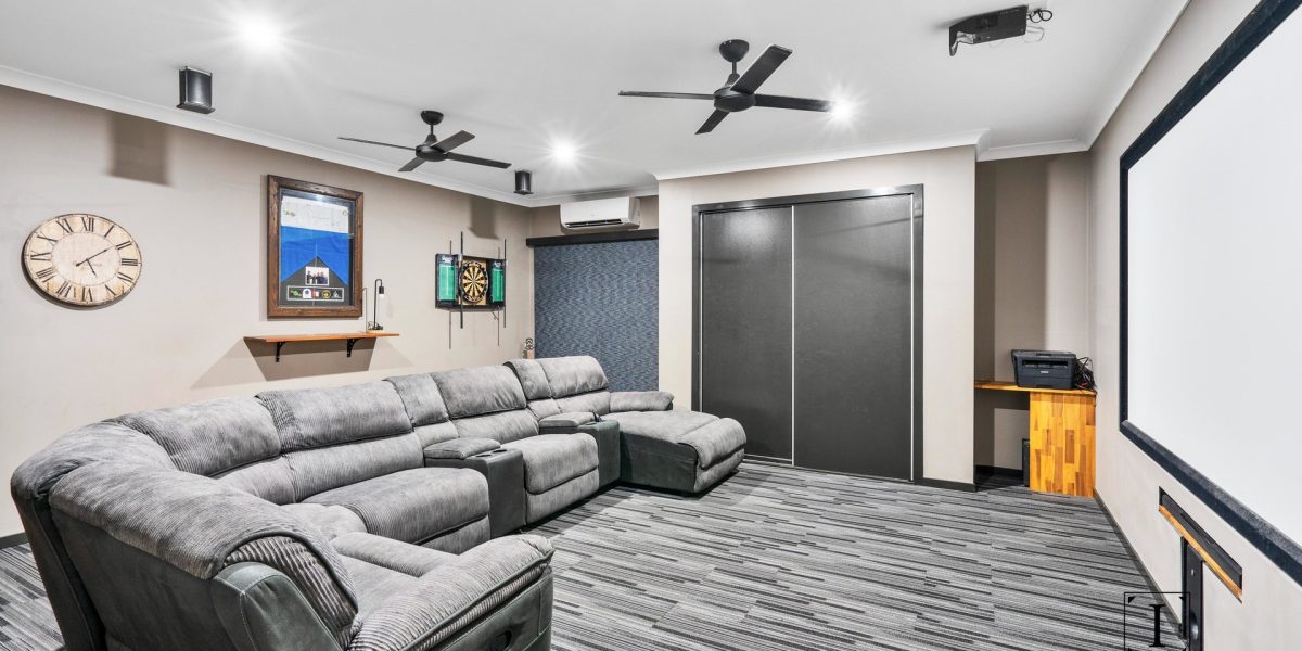 43 Tyrconnell Crescent, Redlynch, QLD 4870 AUS