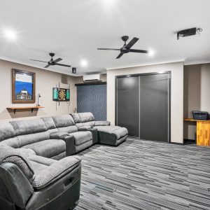 43 Tyrconnell Crescent, Redlynch, QLD 4870 AUS