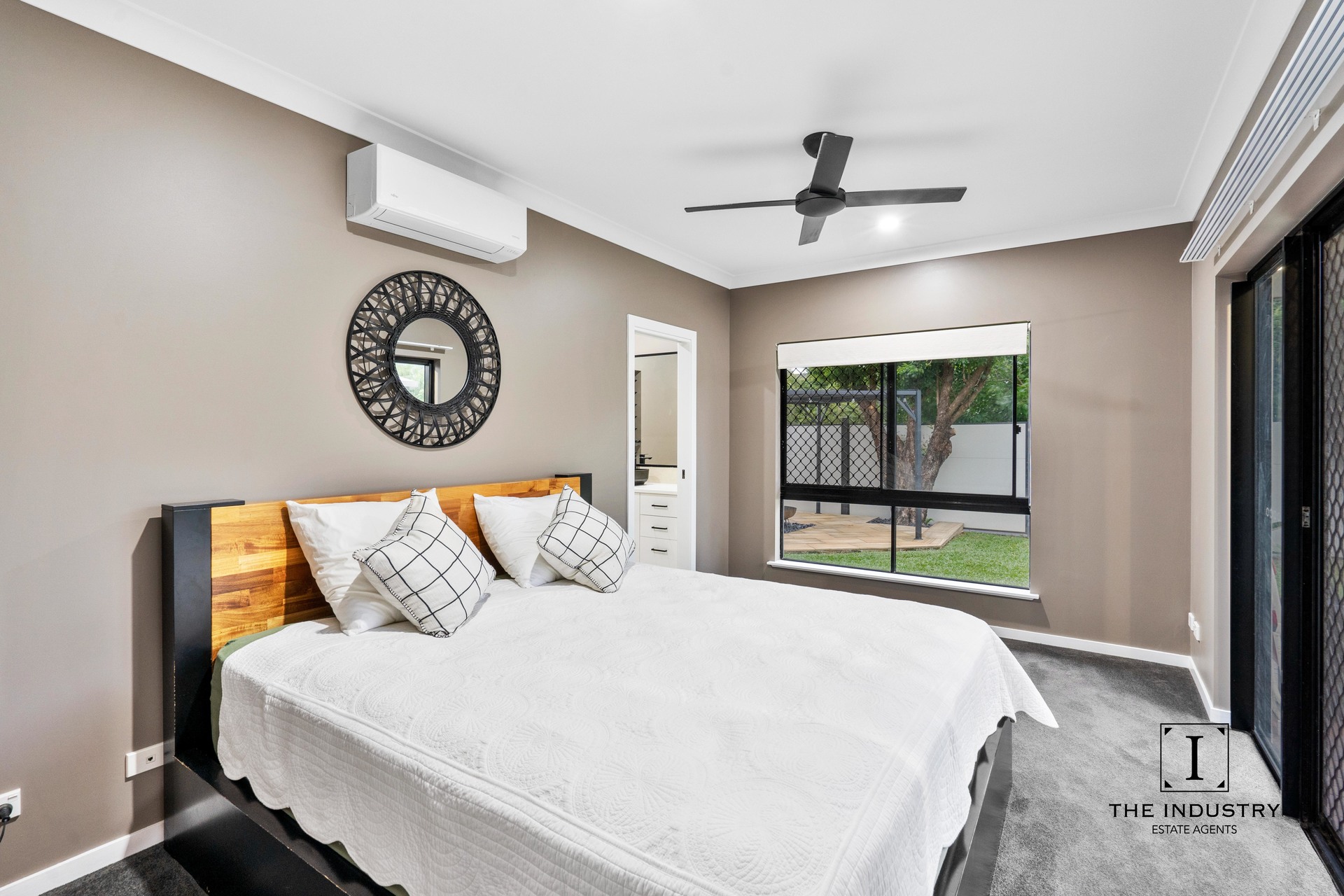 43 Tyrconnell Crescent, Redlynch, QLD 4870 AUS