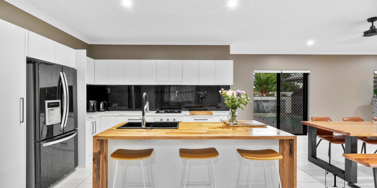 43 Tyrconnell Crescent, Redlynch, QLD 4870 AUS