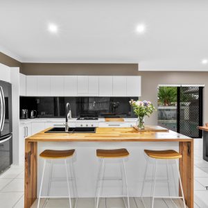 43 Tyrconnell Crescent, Redlynch, QLD 4870 AUS