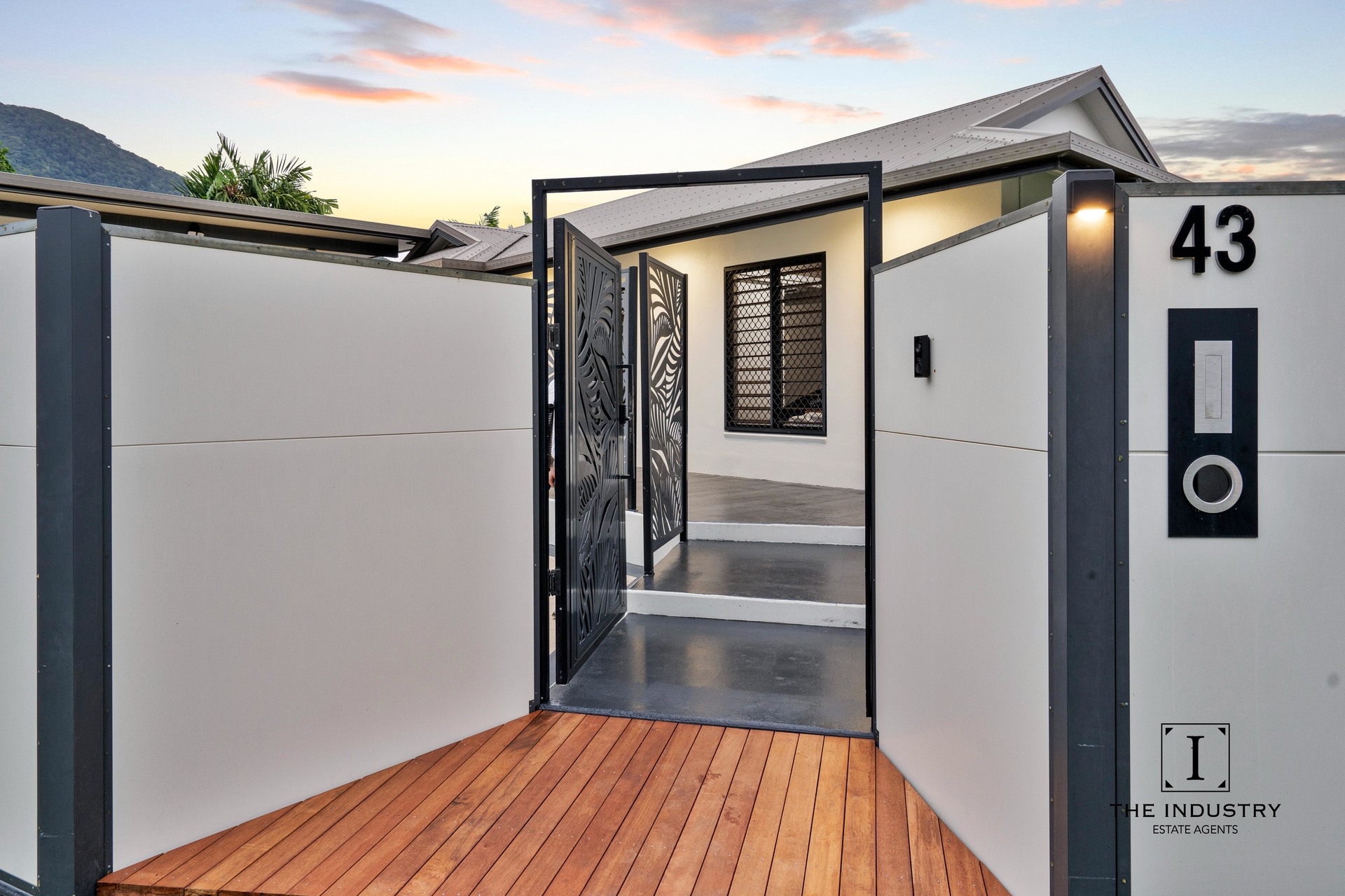 43 Tyrconnell Crescent, Redlynch, QLD 4870 AUS