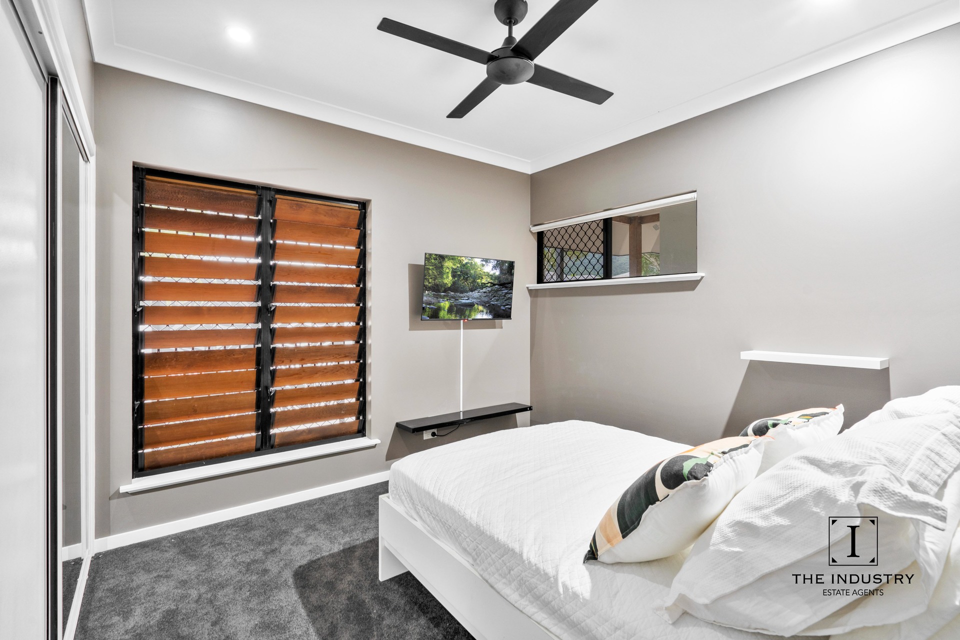 43 Tyrconnell Crescent, Redlynch, QLD 4870 AUS