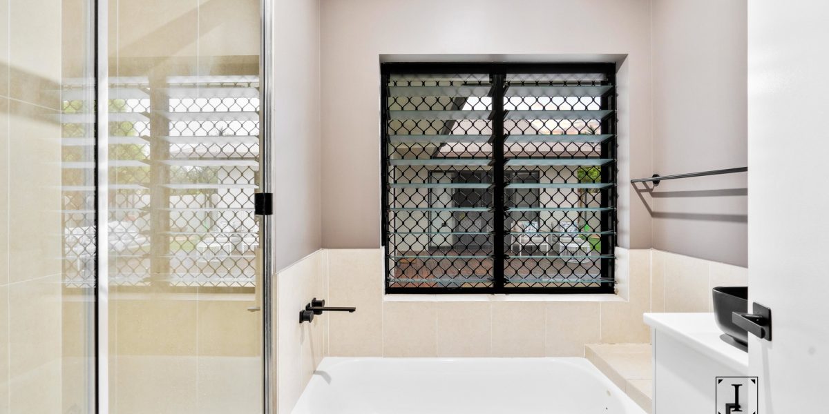 43 Tyrconnell Crescent, Redlynch, QLD 4870 AUS