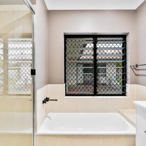43 Tyrconnell Crescent, Redlynch, QLD 4870 AUS