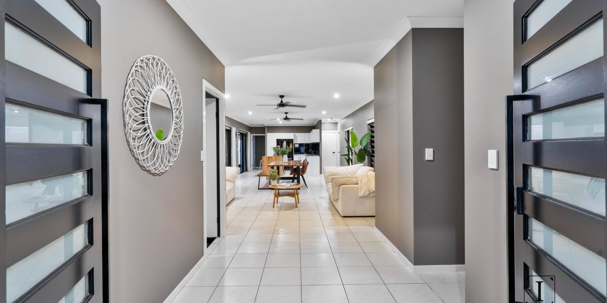 43 Tyrconnell Crescent, Redlynch, QLD 4870 AUS