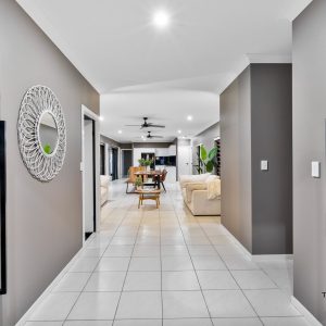 43 Tyrconnell Crescent, Redlynch, QLD 4870 AUS