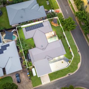 43 Tyrconnell Crescent, Redlynch, QLD 4870 AUS