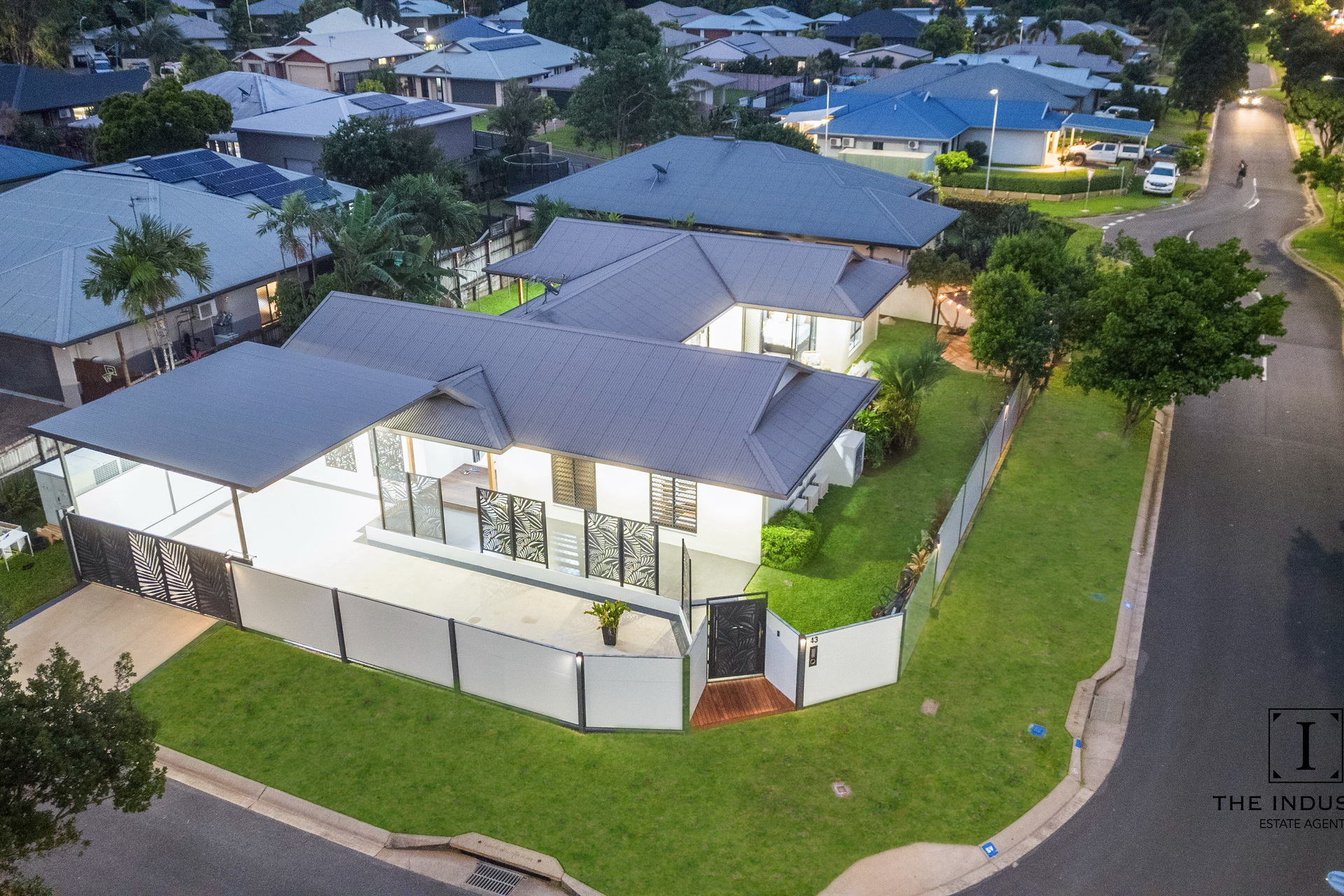 43 Tyrconnell Crescent, Redlynch, QLD 4870 AUS