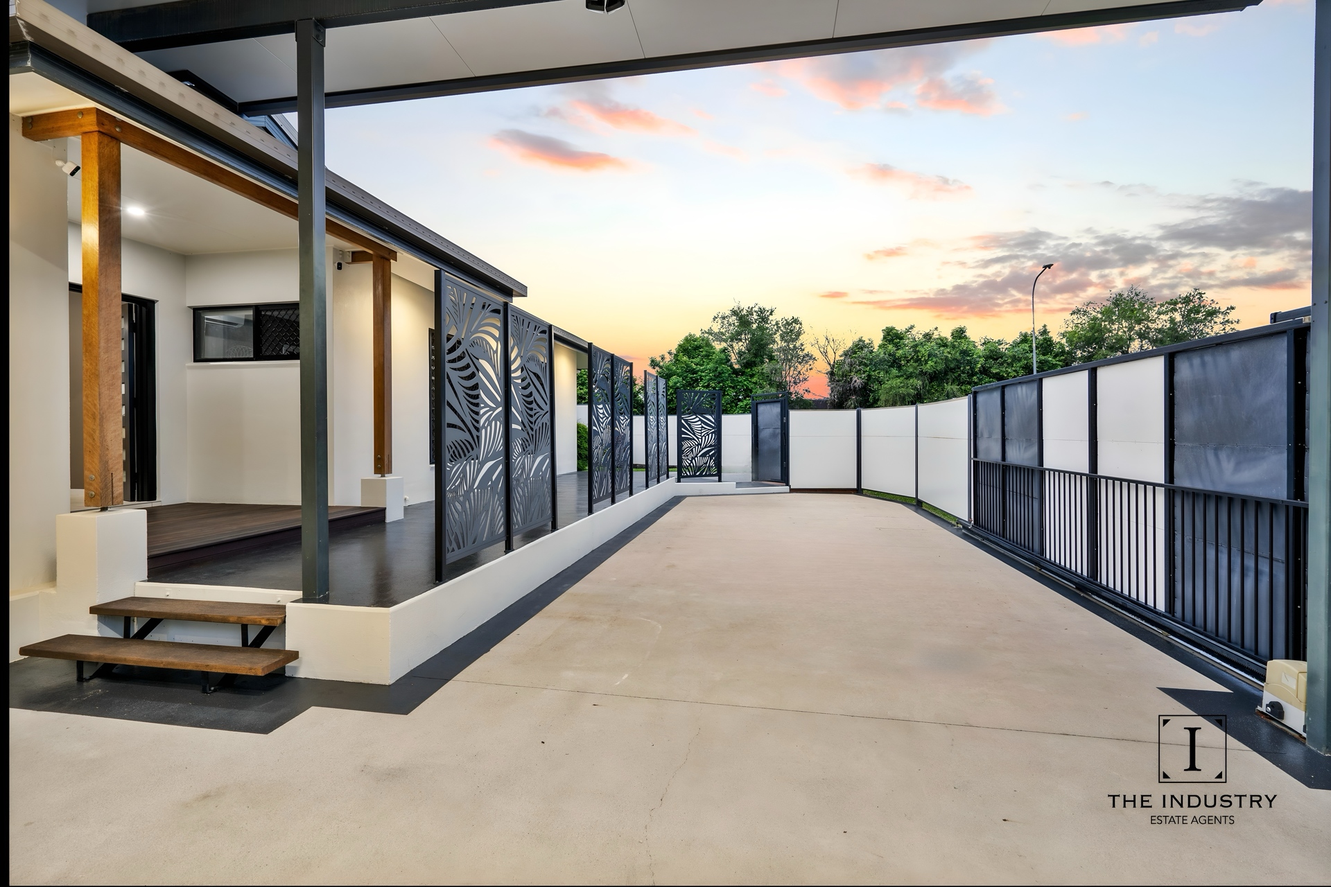 43 Tyrconnell Crescent, Redlynch, QLD 4870 AUS
