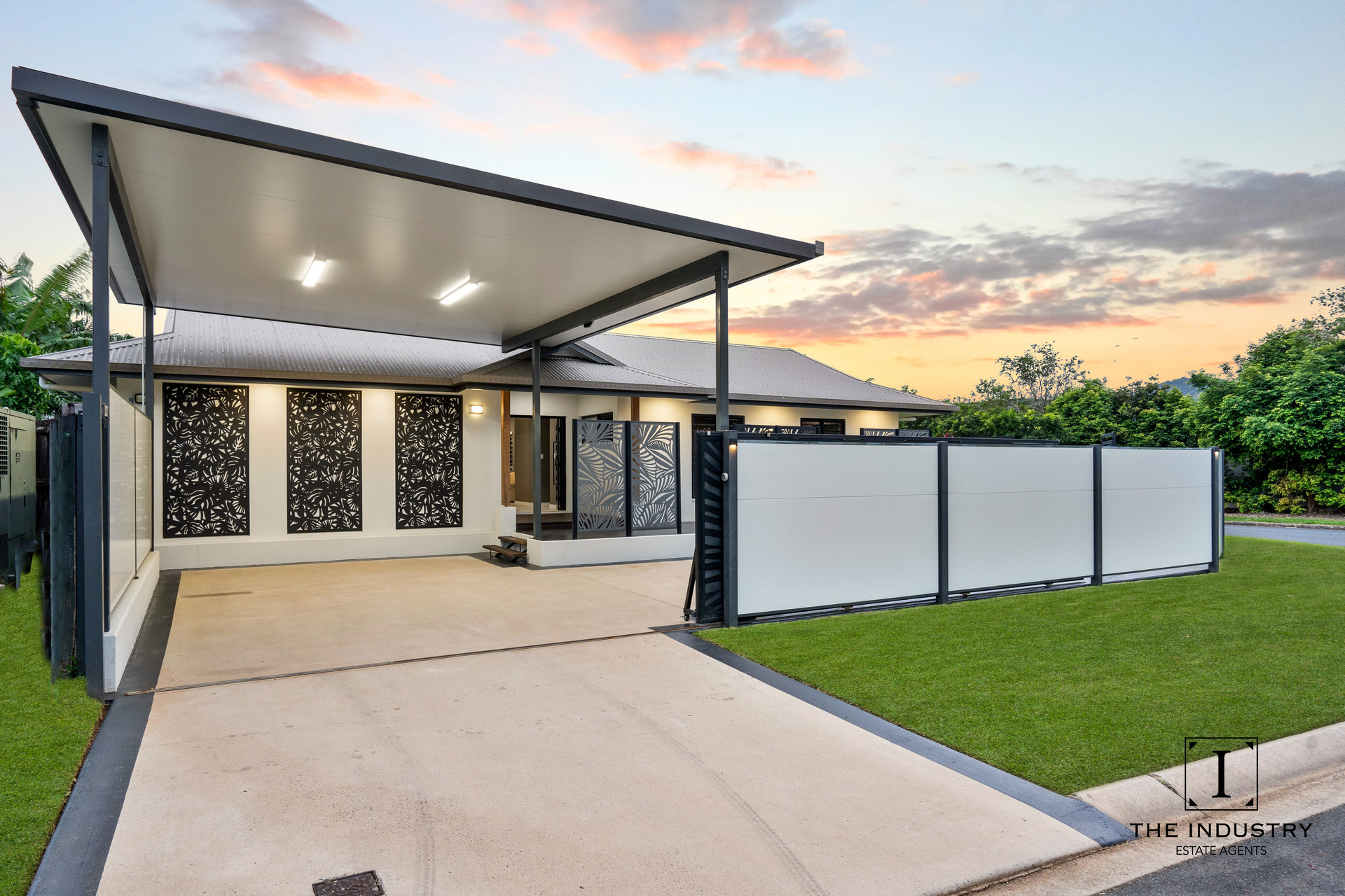 43 Tyrconnell Crescent, Redlynch, QLD 4870 AUS