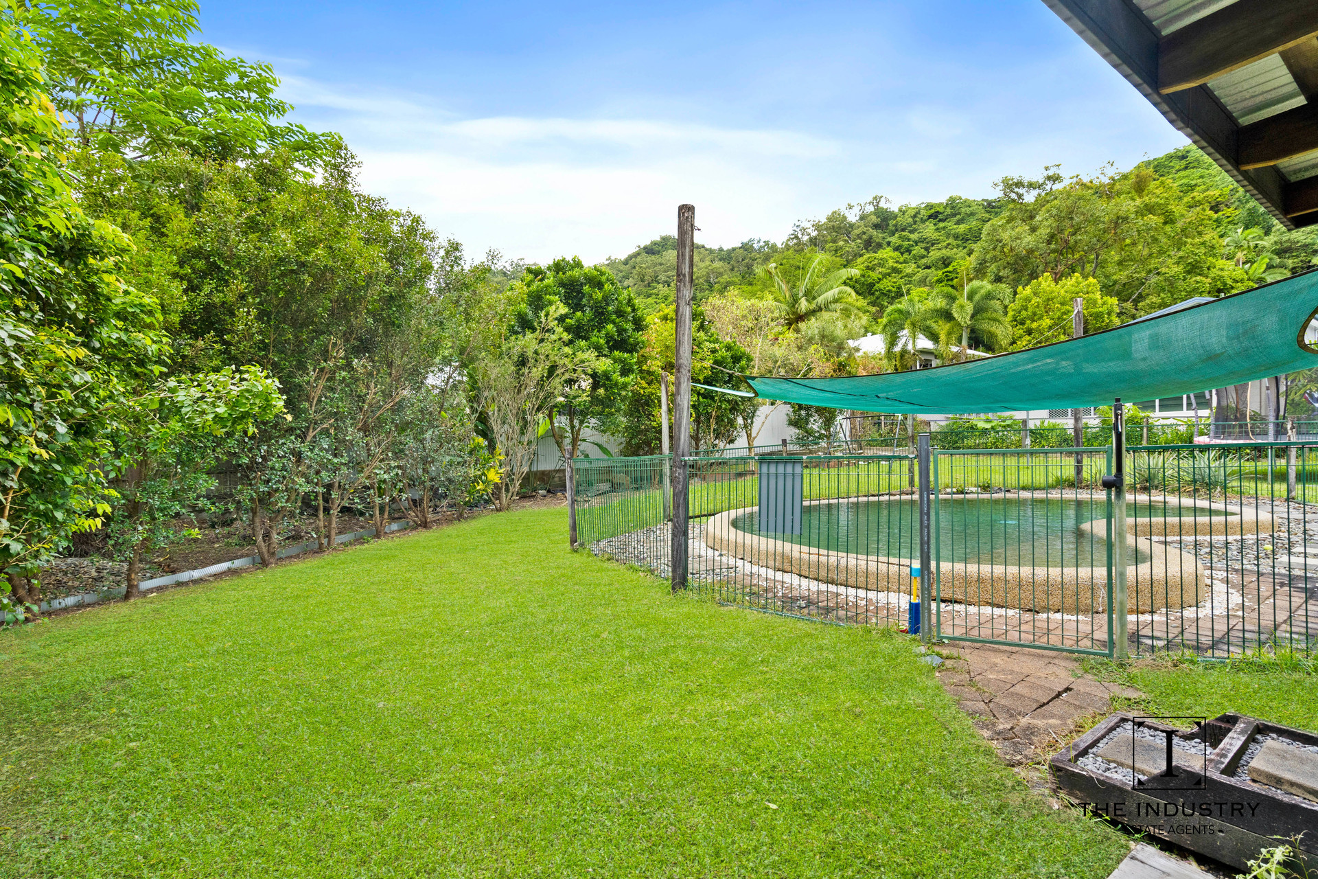 25 Passchendaele Street, Stratford, QLD 4870 AUS